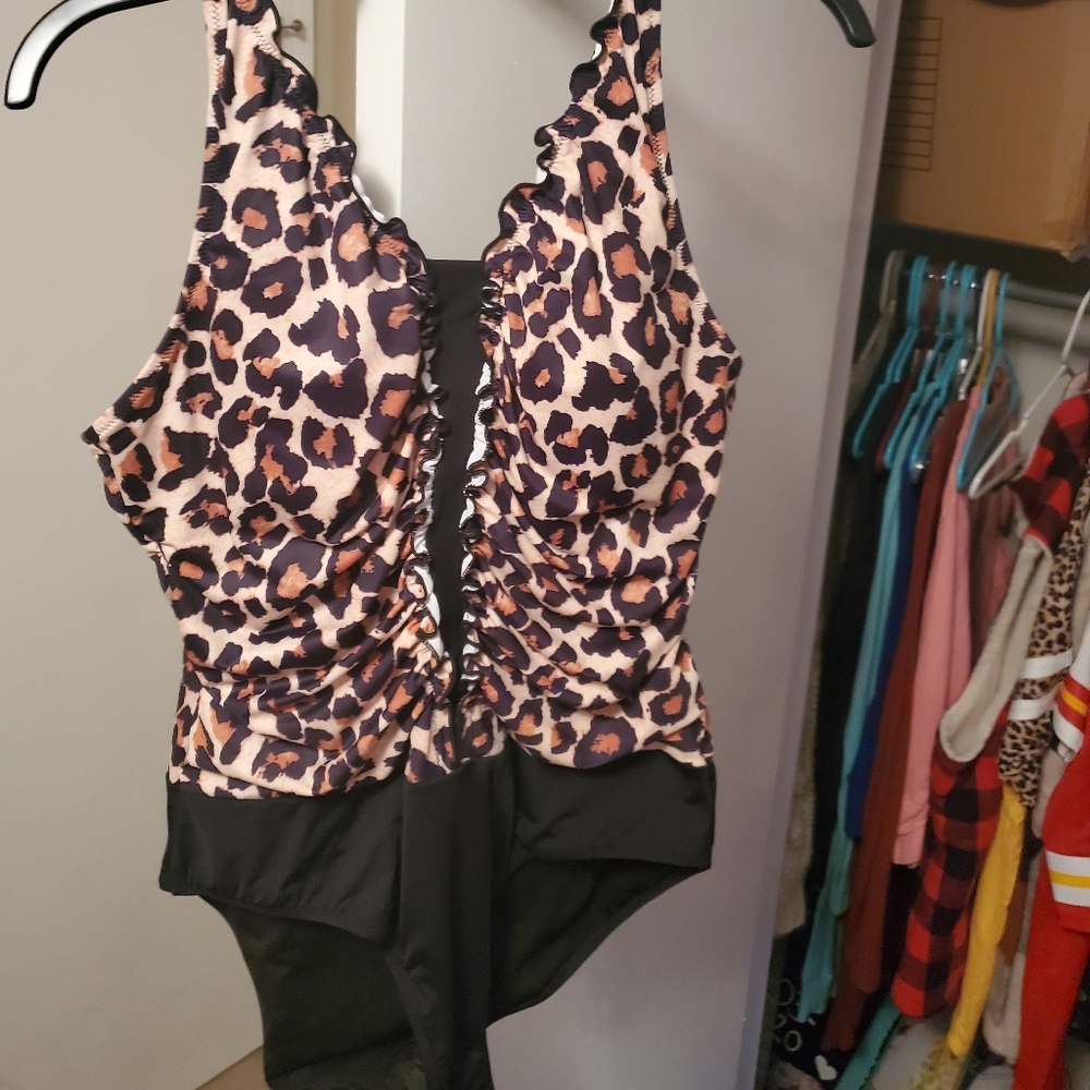 Swimming suit